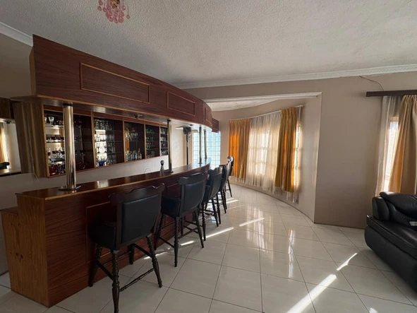 Farm & Agricultural Land