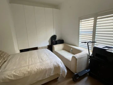 4 Bedroom Flat & Apartment