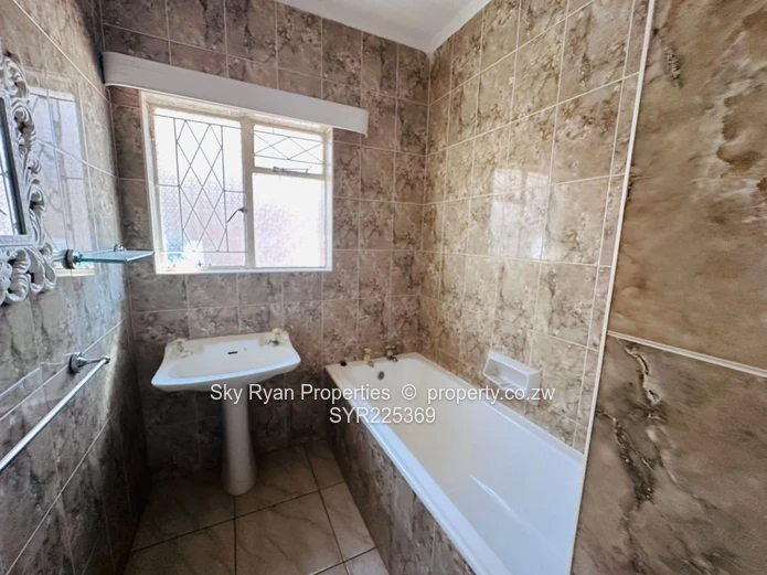  House to Rent in Hillside!