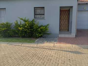 3 Bedroom Flat & Apartment