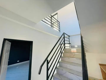 2 Bedroom Flat & Apartment