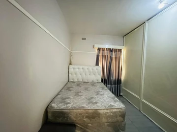 2 Bedroom Flat & Apartment