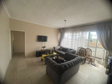 2 Bedroom Flat & Apartment