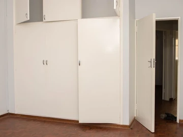 2 Bedroom Flat & Apartment