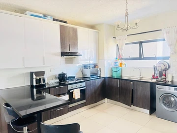 2 Bedroom Flat & Apartment