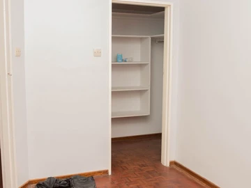 2 Bedroom Flat & Apartment