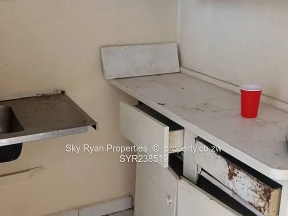 bedsitter in Avenues for sale 