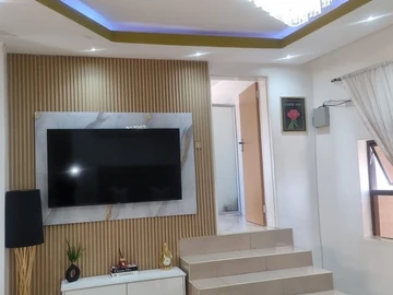 9 Bedroom House