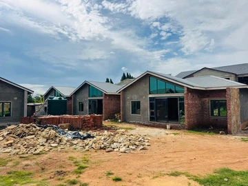 3 Bedroom Flat & Apartment