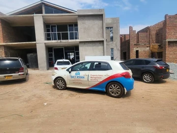 4 Bedroom Flat & Apartment