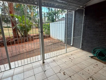 2 Bedroom Flat & Apartment