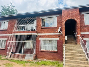 3 Bedroom Flat & Apartment