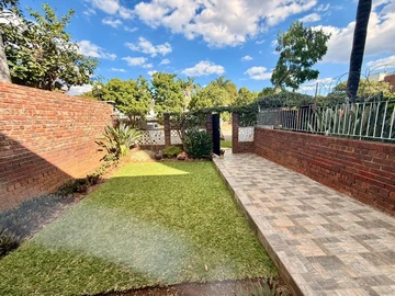 2 Bedroom Flat & Apartment