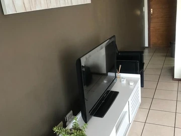 2 Bedroom Flat & Apartment