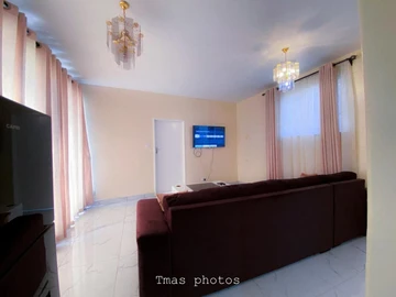 2 Bedroom Flat & Apartment