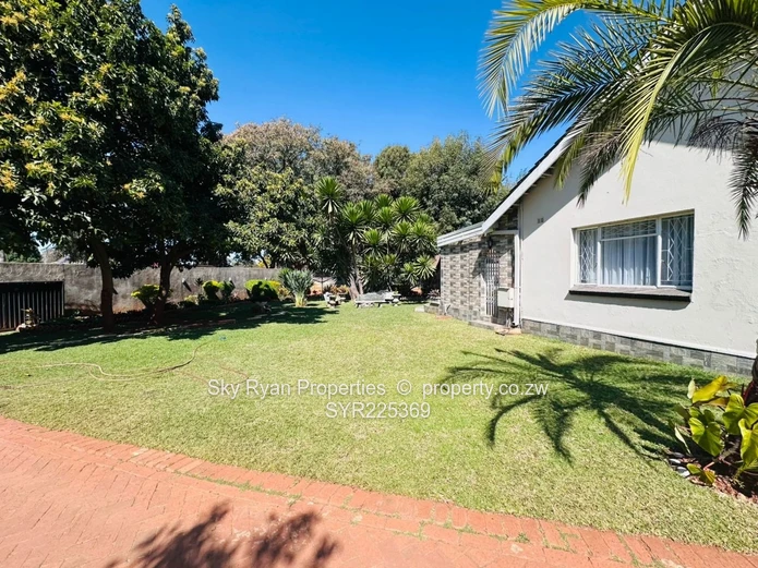  House to Rent in Hillside!