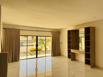 6 Bedroom House