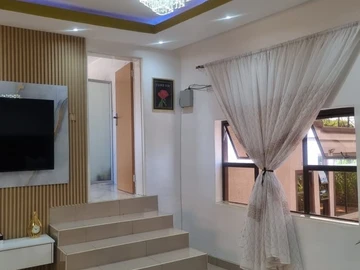 9 Bedroom House