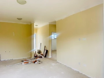 2 Bedroom Flat & Apartment