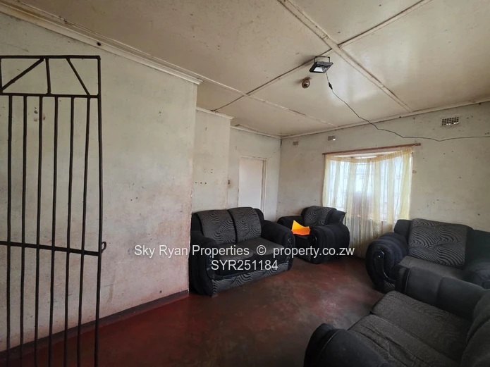 Chitungwiza Unit F House For Sale 