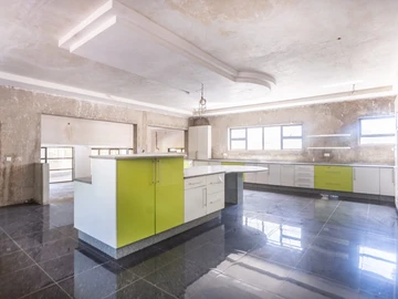 6 Bedroom House