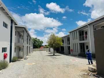 2 Bedroom Flat & Apartment