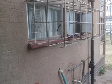 2 Bedroom Flat & Apartment