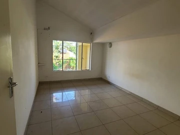 2 Bedroom Flat & Apartment