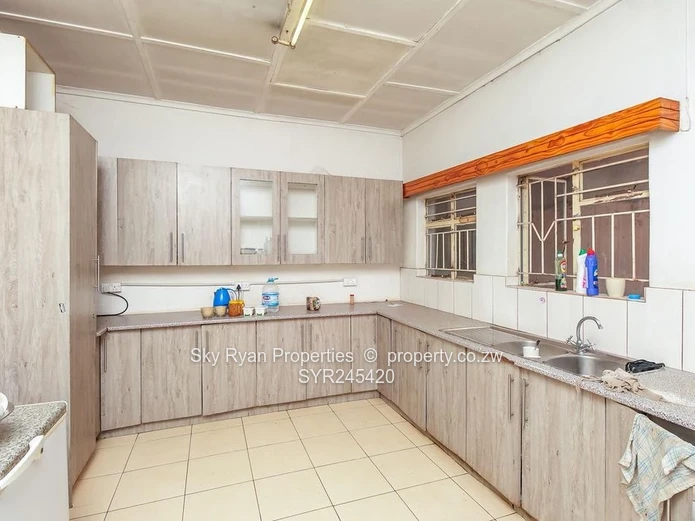 Industrial property for Sale GLEN EAGLES 