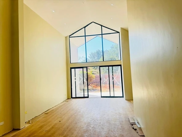 4 Bedroom Flat & Apartment