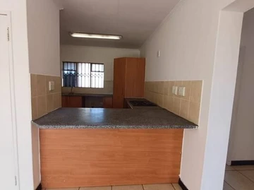 2 Bedroom Flat & Apartment