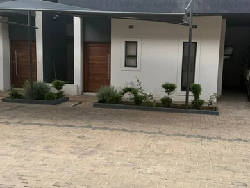 4 Bedroom Flat & Apartment