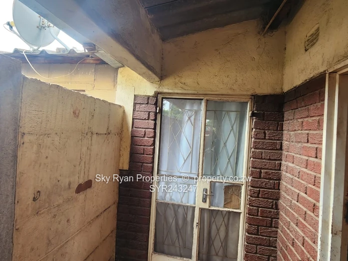 Glen Norah A House For Sale