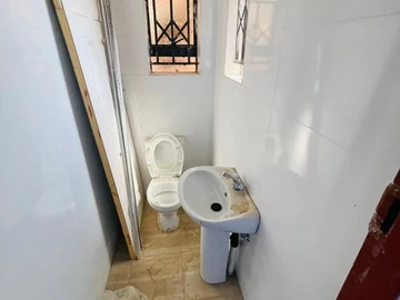 2 Bedroom Flat & Apartment