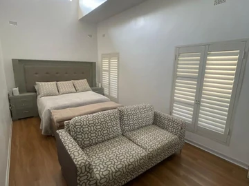 4 Bedroom Flat & Apartment