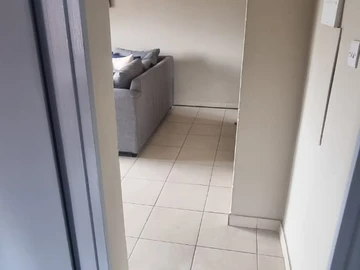 2 Bedroom Flat & Apartment