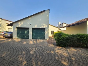 2 Bedroom Flat & Apartment