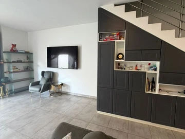 4 Bedroom Flat & Apartment