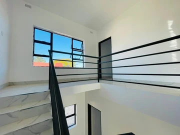 2 Bedroom Flat & Apartment