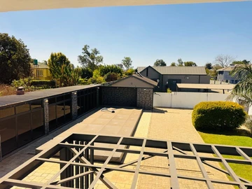 6 Bedroom House