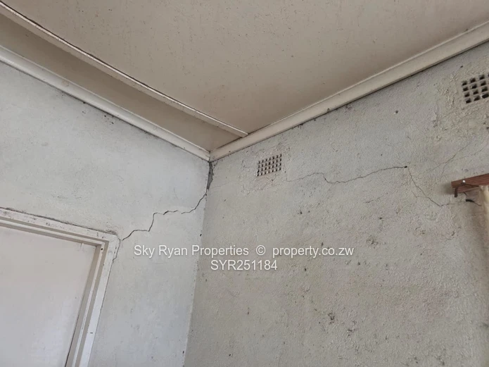 Chitungwiza Unit F House For Sale 