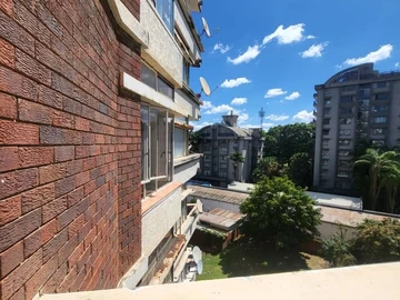 2 Bedroom Flat & Apartment