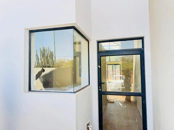 4 Bedroom Flat & Apartment