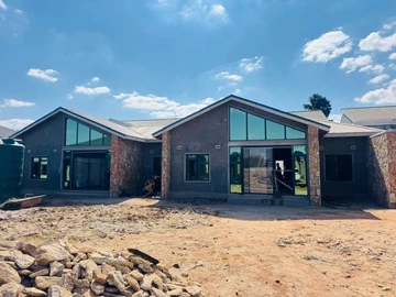 3 Bedroom Flat & Apartment
