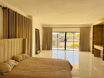 6 Bedroom House