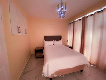 2 Bedroom Flat & Apartment