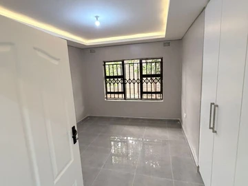 6 Bedroom House