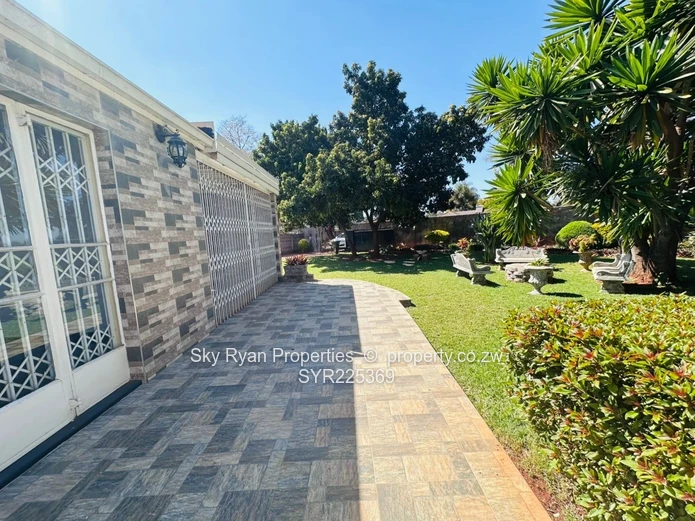  House to Rent in Hillside!