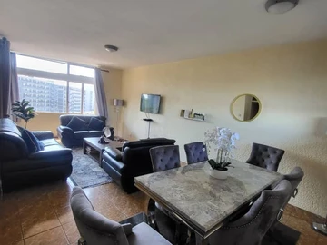 2 Bedroom Flat & Apartment