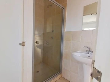 2 Bedroom Flat & Apartment